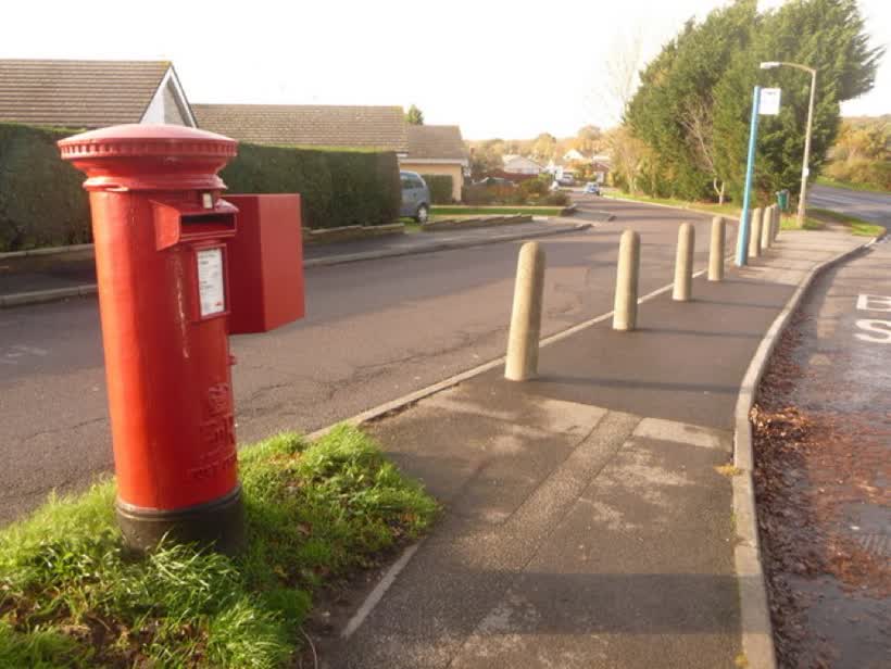 Upton: postbox № BH16 274, Blandford Road North An Elizabeth II-reign postbox facing the main Blandford Road and backing onto St. David's Road; there is no access from one to the other at this point. The box is emptied finally at 5:30pm on weekdays and at 12:15pm on Saturdays., close to the Aldi on Blandford Road North, Upton