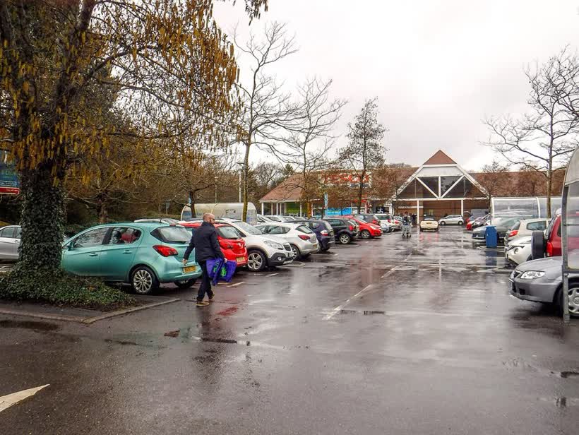 New Milton : Tesco Store, close to the Aldi on Starling Road, New Milton