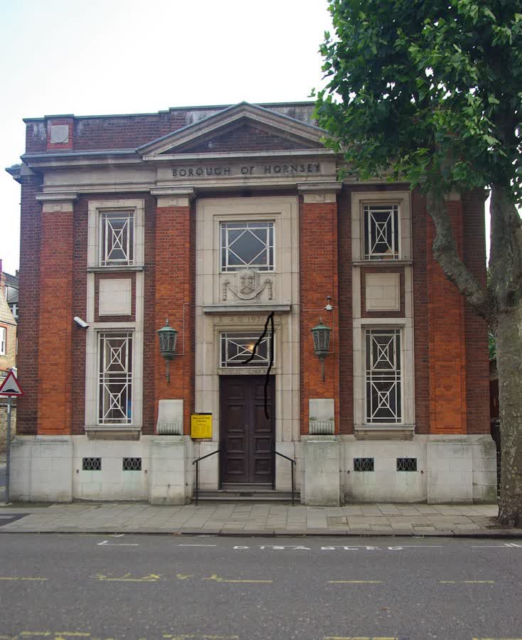Muswell Hill Public Library (1931), close to the Aldi on Muswell Hill Broadway, London