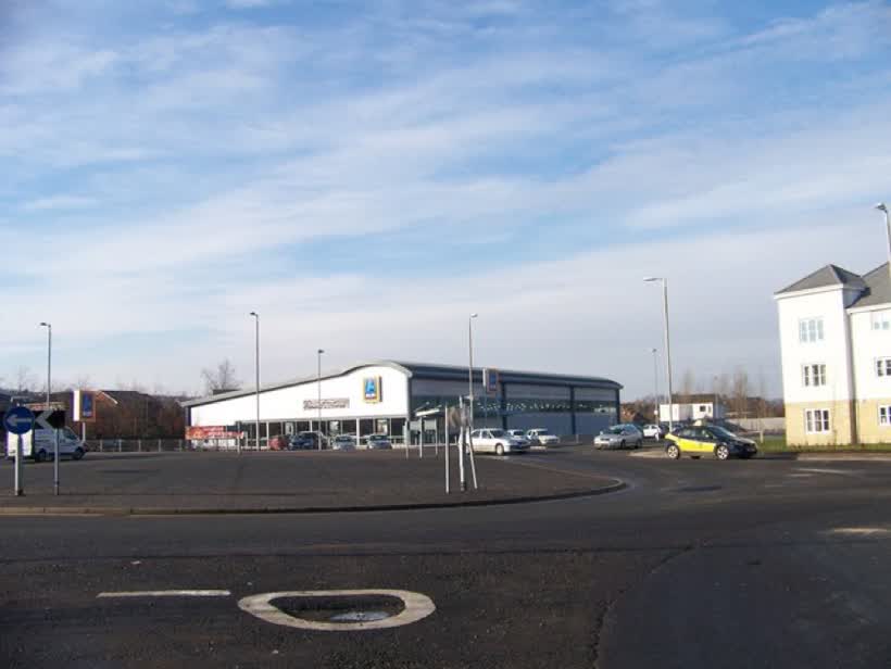 Aldi's Superstore, Hamilton. This has replaced the disused superstore in 105394., close to the Aldi on Wellhall Road, Hamilton